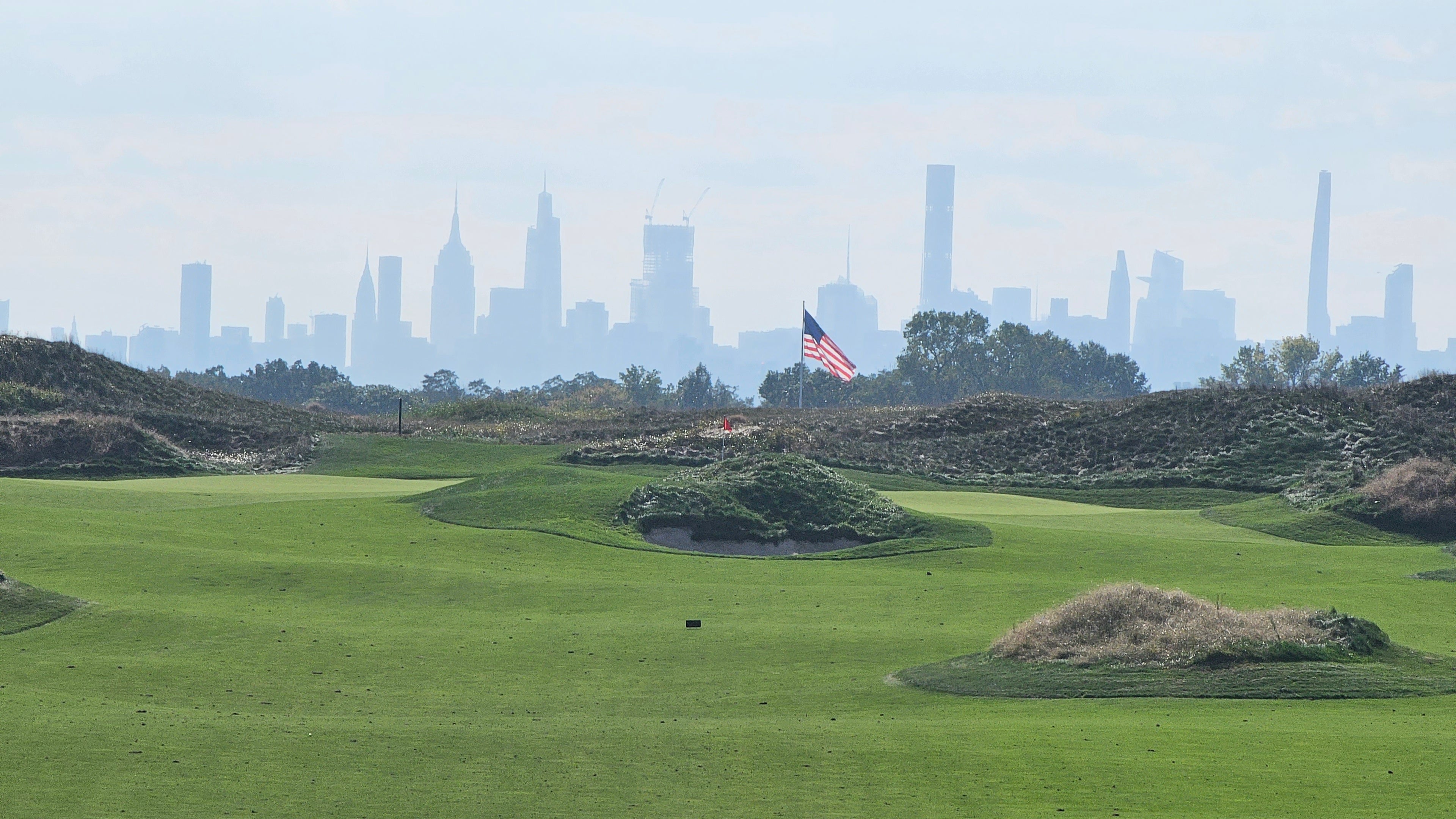 A photo of the Trump golf course in New York City (NYC).